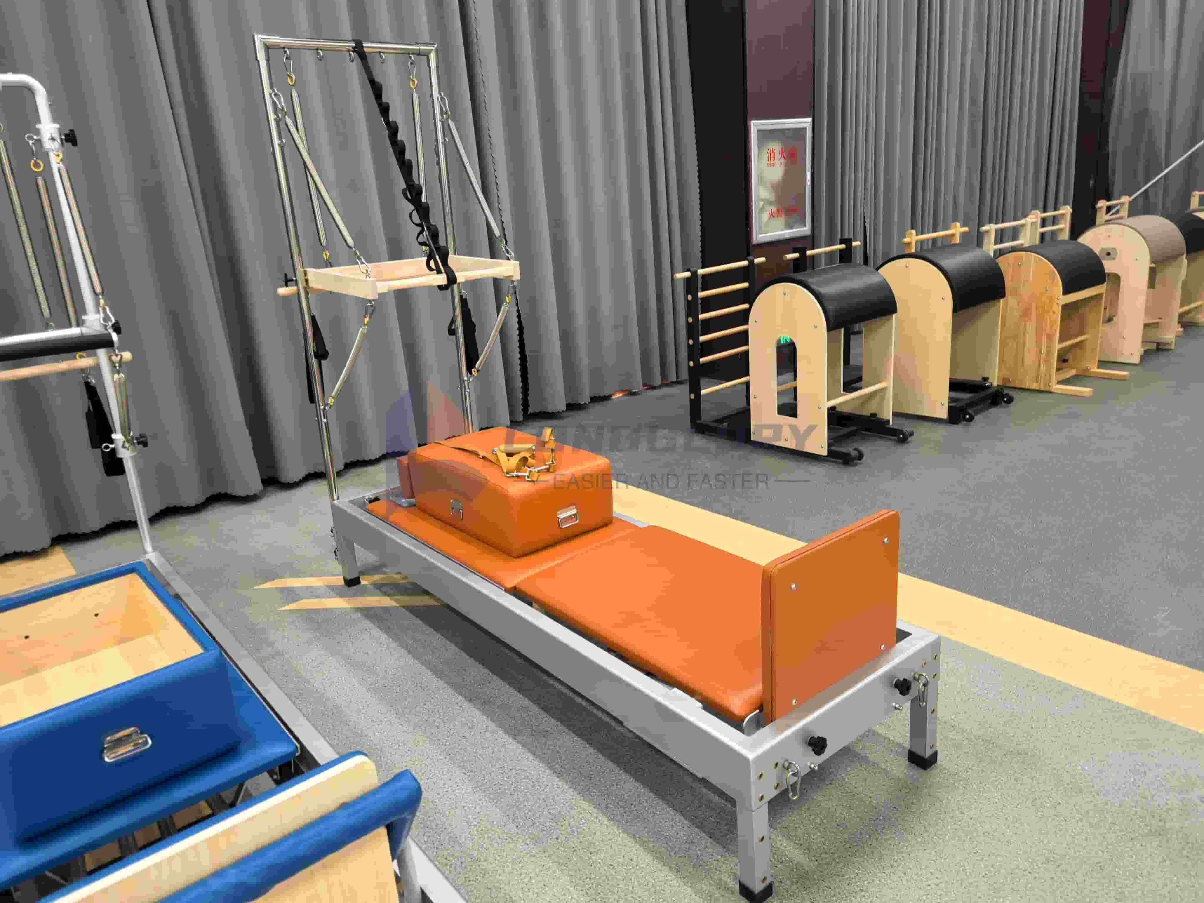 Aluminijasti pilates reformator s stolpom