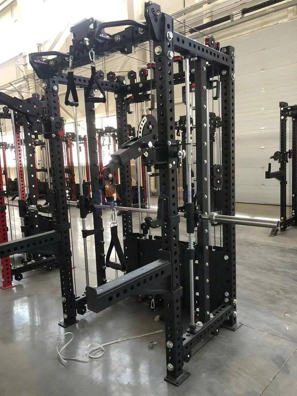 Večfunkcijski trenažer Smith Machine