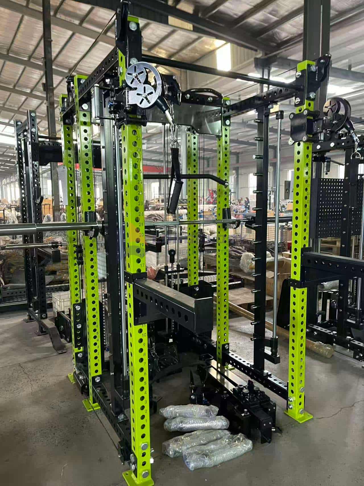 Večnamenski trenažer Smith Rack za počepe